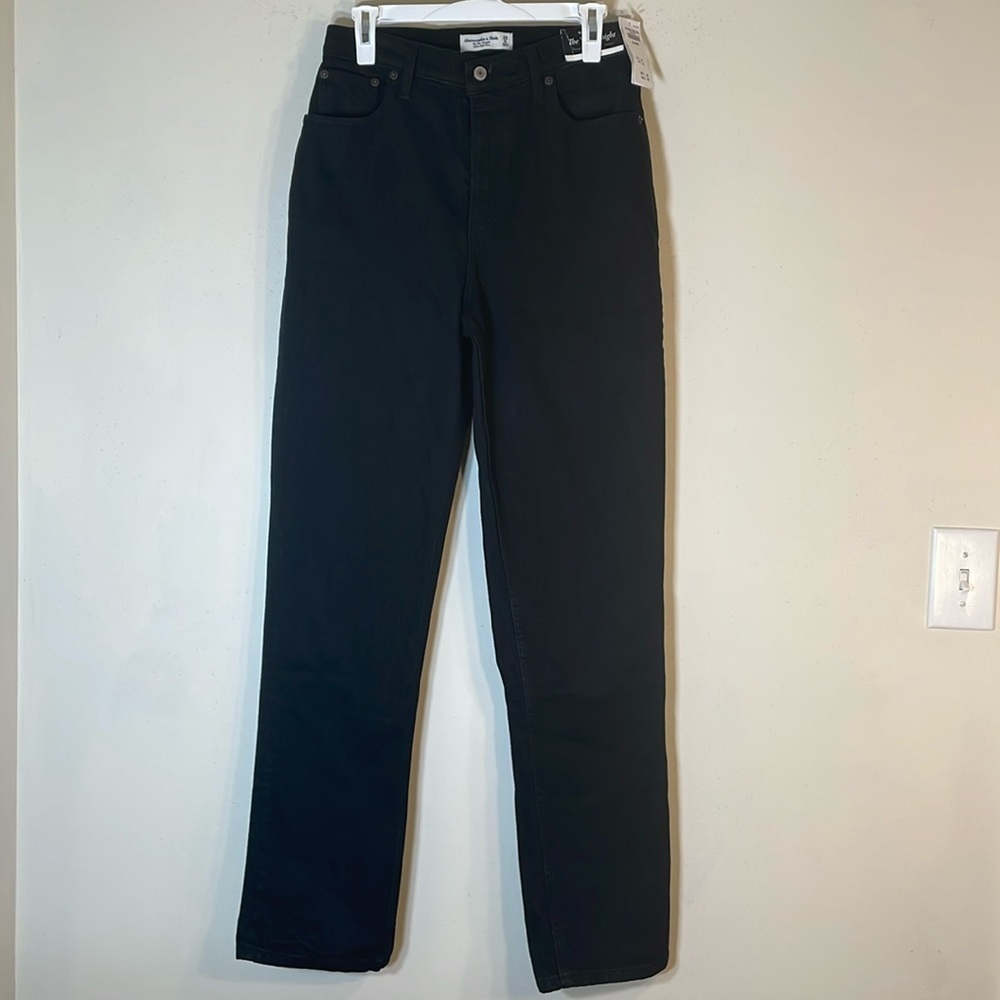 NWT. Abercrombie & Fitch 28 Long The 90’s Straight Ultra High Rise Jeans.